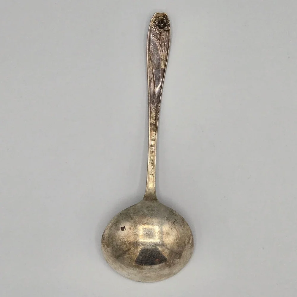 Daffodil‎ Silverplate by International Silver Solid Gravy Sauce Ladle 6 1/4